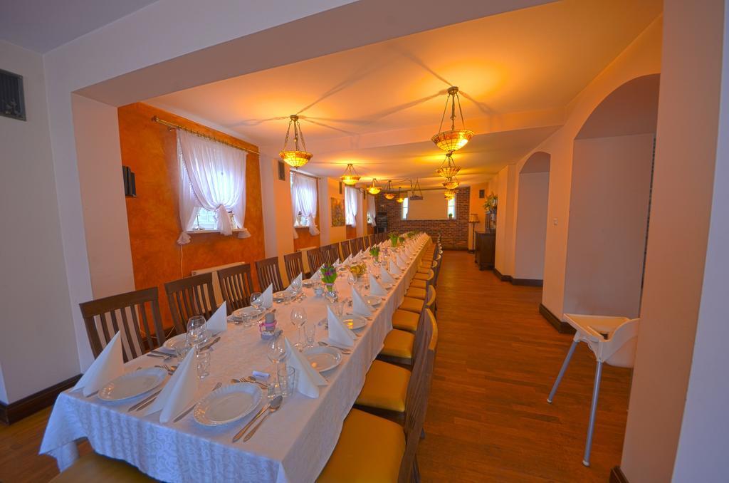 Dworek Katarzynki Kobylnica  Buitenkant foto