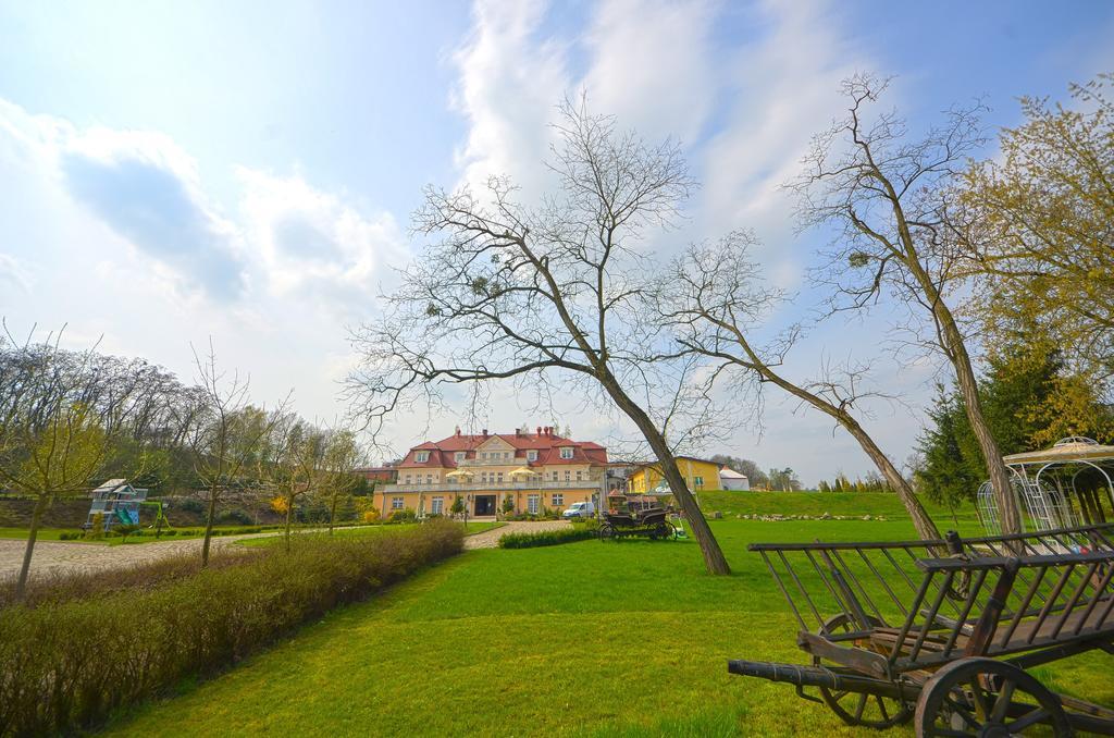 Dworek Katarzynki Kobylnica  Buitenkant foto